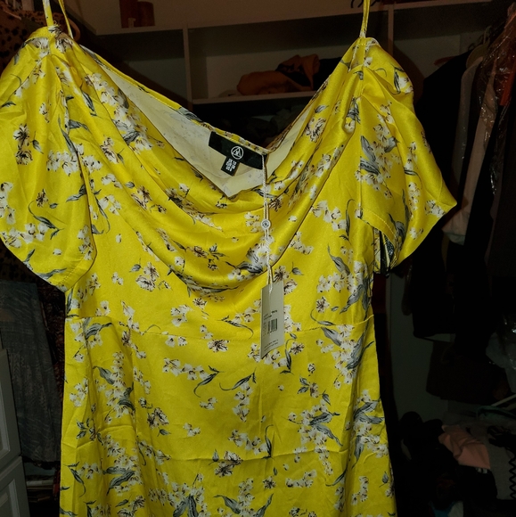 Dress - Picture 3 of 3